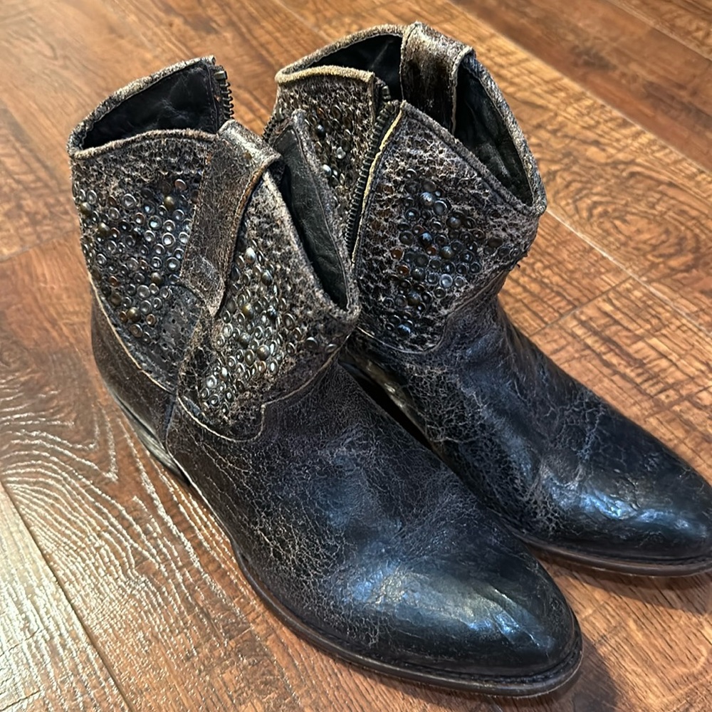 Sendra jeweled booties size 8 brown